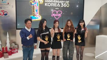 Peletakan Hand Printing Apink dalam Perayaan Hari Jadi Pertama KOREA 360