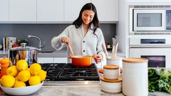 Layaknya Sinar Matahari, Memasak Ternyata Juga Dapat Membahayakan Kesehatan Kulit