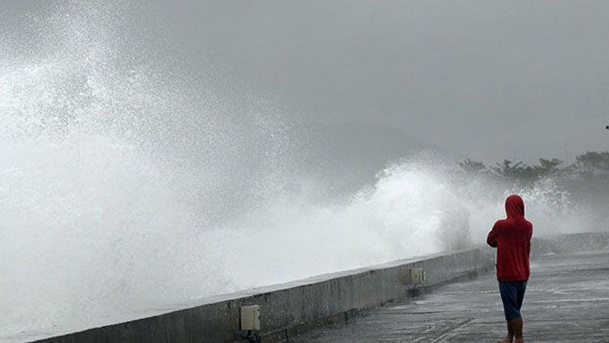 Bad Weather, Sea Crossing Transportation In Kupang Closes