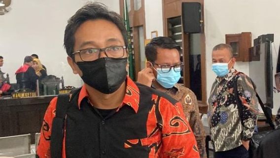 Terbukti Gelapkan Mobil, Ayah Sambung Rizky Febian Divonis 15 Bulan Penjara