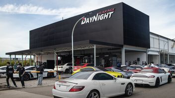 Carrying An Interesting Concept, Day Night Garage Presents A New Car Washing Experience