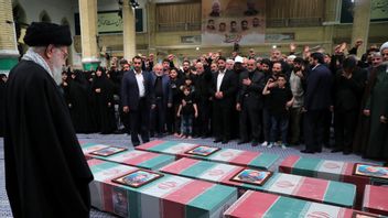 アヤトッラー・アリ・ハメネイ イランのダマスカス攻撃の犠牲者の遺体の祈りの指導者