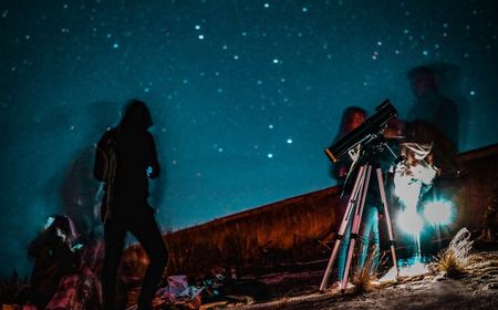 3 Cara Mudah Jika Ingin Lihat Hujan Meteor dan Bulan Biru