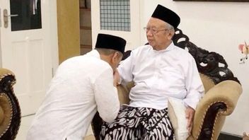 Gus Dur's Younger Brother, KH Salahuddin Wahid, Dies