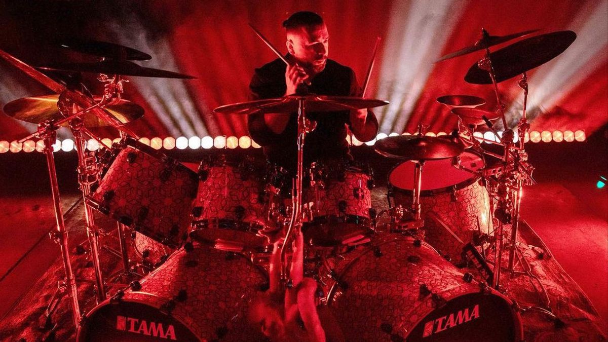 Drumer System Of A Down Klaim Kehilangan Ratusan Ribu Penggemar karena Dukungannya pada Trump