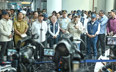 Tinjau Kepadatan Pelabuhan Merak, Menhub dan Menko PMK Siapkan Pelabuhan Panjang Untuk Urai Kemacetan