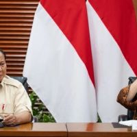 Canda Prabowo ke Sri Mulyani soal Obat Generik Gratis: Ibu akan Dicintai Semua Desa