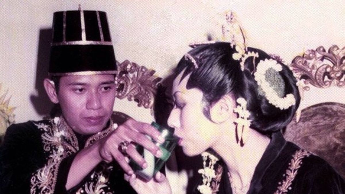 Susilo Bambang Yudhoyono 和 Ani Yudhoyono 在 今天的历史中结婚, 1976 年 7 月 30 日