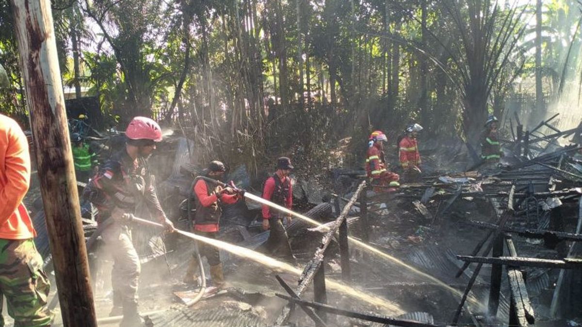 1 kiosque et 3 maisons à Palangka Raya Incendie, Incendie provenant de la brise d’éolien