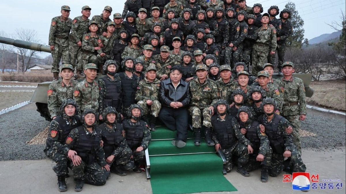 伝説戦車師団を訪問し、北朝鮮の指導者金正恩戦闘準備の改善を呼びかける