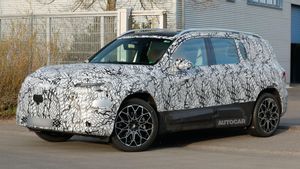 an : Voici les dernières spécifications Mercedes-Benz: dimensionnelles plus larges et offre des options hors ligne