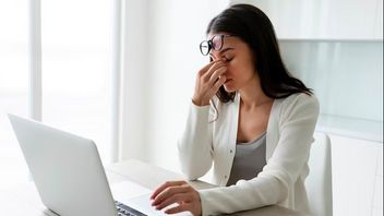 العمال الإندونيسيين الذين يعانون من زيادة الاكتئاب ، كيف نتغلب عليه؟