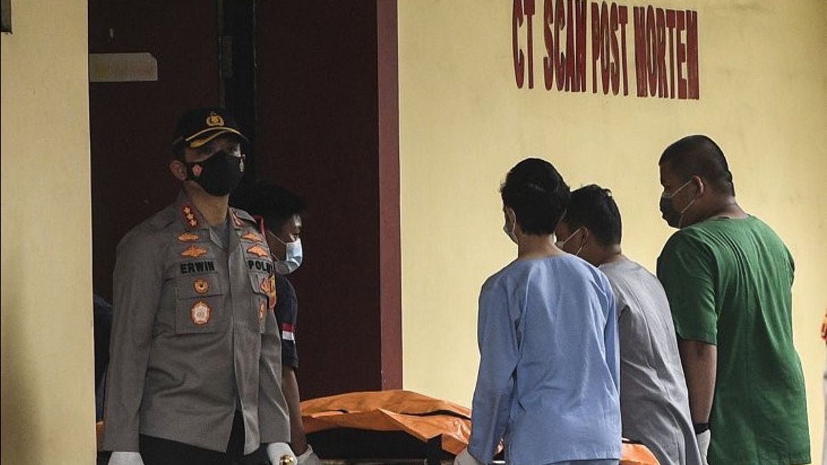 东爪哇警方部署小组到凯迪里采取斯里维贾亚航空受害者家属 SJ- 182 的 Dna