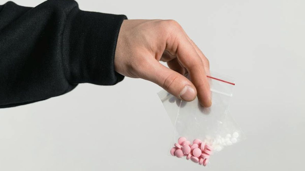 هل سبق لك أن أكلت الكثير من ضحايا المراهقين ، ما هو اتجاه Benadryl Challange؟