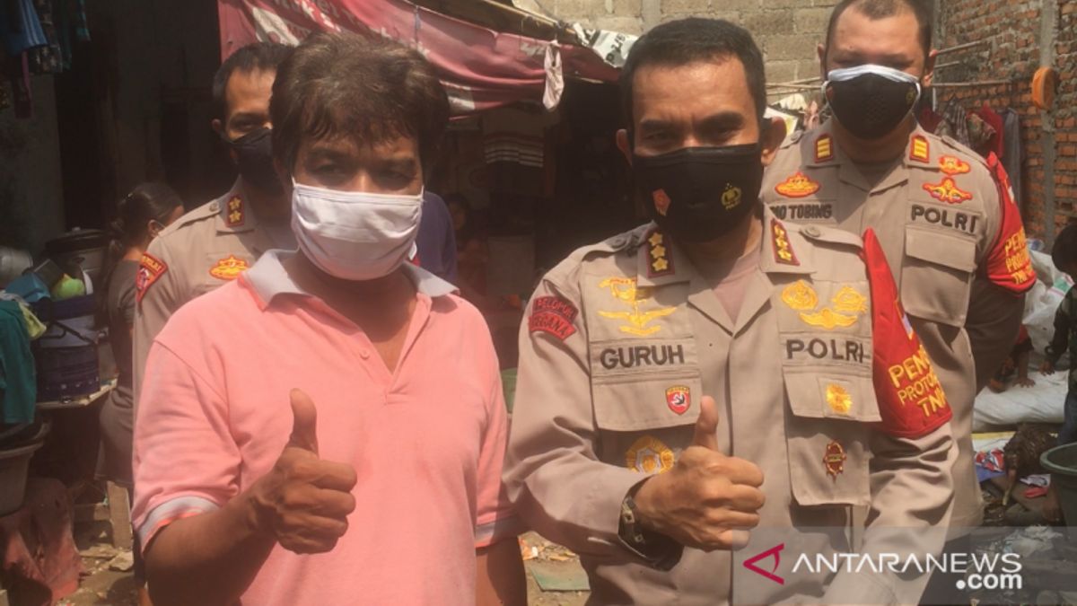 Kurban 103 Kambing dan 21 Sapi, Polresta Jakarta Utara Bagikan Daging dalam Bentuk Rendang ke Warga Isoman