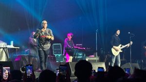 Ari Lasso Ajak Andra Ramadhan Saat Buka Konser Bryan Adams di Jakarta