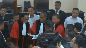 En tenant la boîte sonore TPS 10 visiteurs des Moluques centrales, la KPU prouve que 51 voix ne sont pas déménagées à Gelora