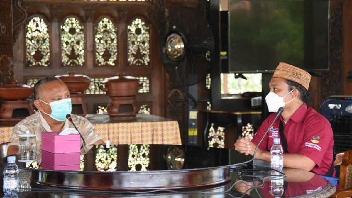 Istrinya di-WA Mensos Risma, Gubernur Gorontalo Rusli Habibie Minta Maaf