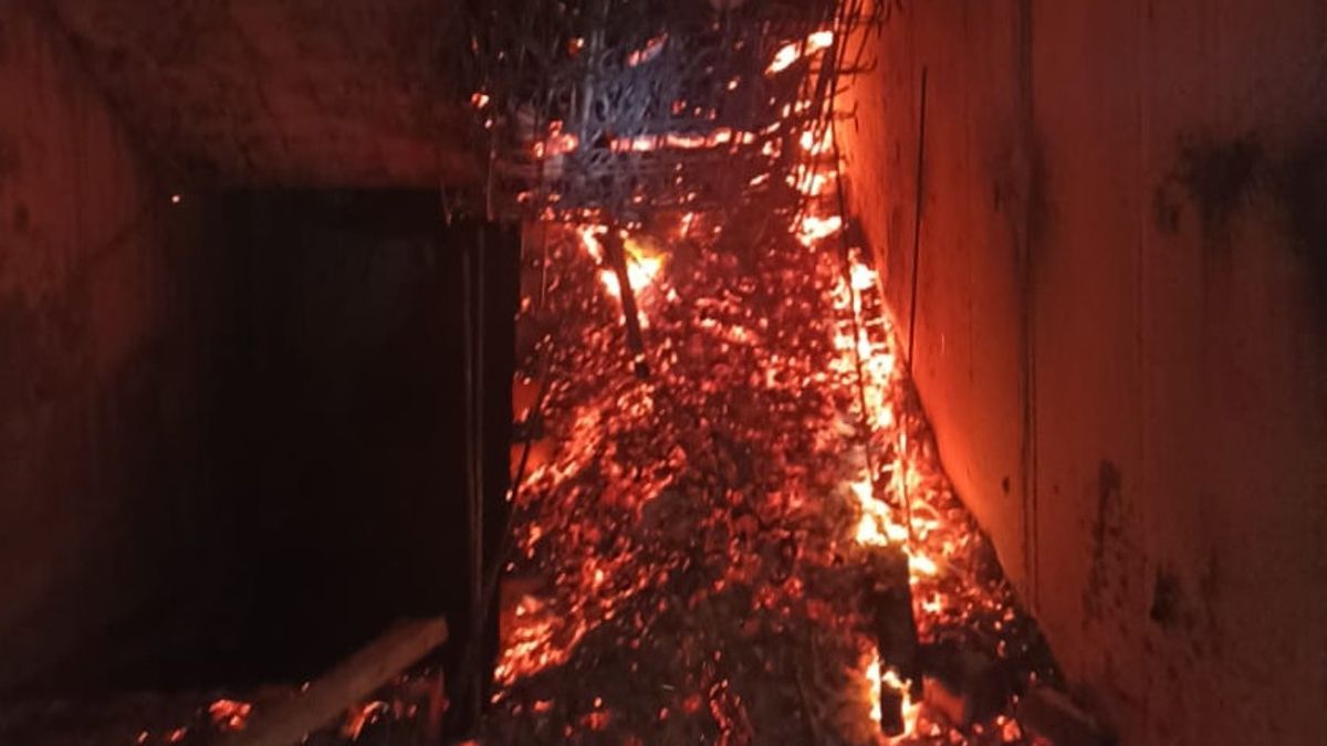 شقة غير مكتملة في دان موغوت تحترق ، أحد عمال البناء اشتعلت فيه النيران