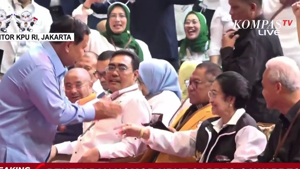 Prabowo Greetings To Megawati At The KPU