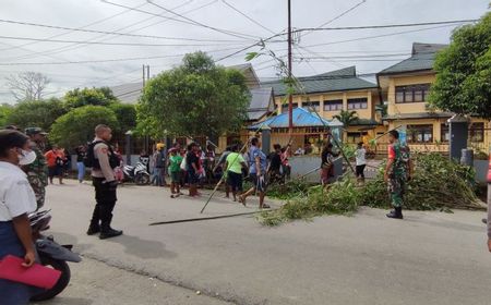 Anak Tak Lolos PPDB, Warga Blokade Gerbang SMA Negeri 2 Manokwari