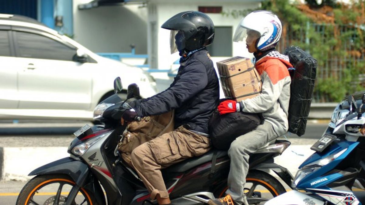 101 Motorcycle Cycling Distributors Depart From Bandarlampung Long Port