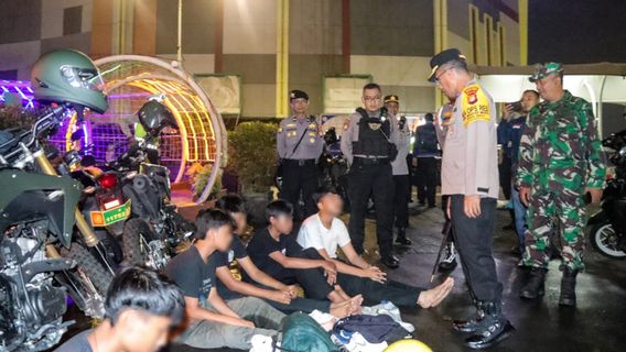  Tujuh Remaja Hendak Tawuran Ditangkap Polisi Saat Kibarkan Bendera Gangster 