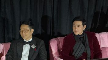 Ernest Prakasa Kembali ke Bangku Sutradara Lewat Film “<i>Lupa Daratan</i>”