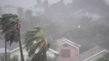 ジャカルタと千の島々は雷の雨によって予測される