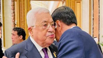 ジョコウィはパレスチナ大統領を抱きしめ、深い懸念を表明した