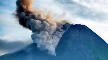 メラピ山の潮吹き火山火砕流、雪崩地震が50回発生