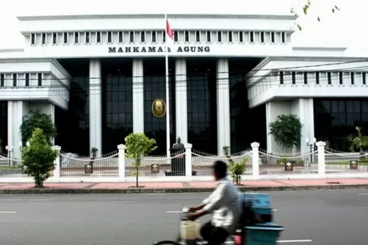 Supreme Court Of Sanctions Ethics Five Surabaya District Court Apparatus Regarding Ronald Tannur: Chair And Deputy