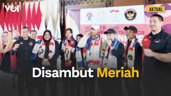 Atlet Olimpiade 2024 Pulang Tunjukkan Medali Emas, Rizki dan Veddriq Disambut Meriah