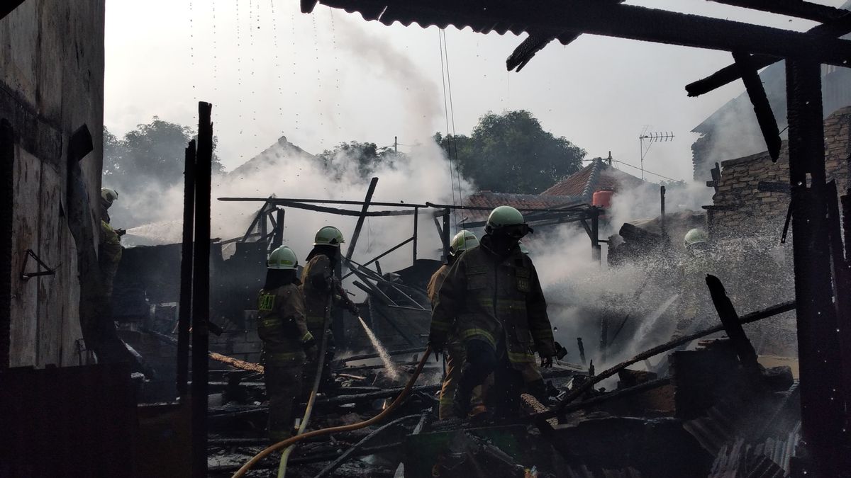 Un résident est soupçonné d’être brûlé, une maison de luxe dans l’ouest de Jakarta, Luluh Lantak, 1 personne âgée décédée par un déchiré