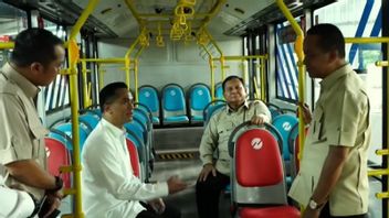 普拉博沃在VKTR马格兰参观了Transjakarta电动巴士组装厂