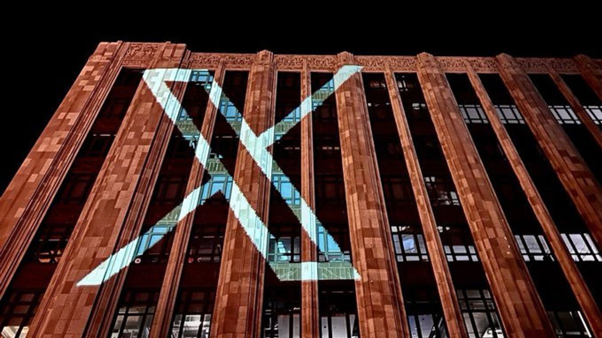 イーロンマスク正式にTwitterの新しいロゴの「X」を立ち上げる
