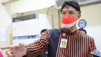 'Afraid? There Was A Child Who Was Crying, When The Injection Was Done It Didn't Hurt', Ganjar Pranowo Wonders About The Existence Of A Vaccine Jockey