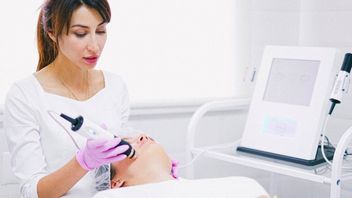 引入凤尾,美女手术,治愈皱纹和前严重疮