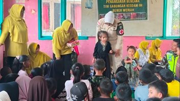 TNI AD dan Relawan Beri Layanan Kesehatan dan Trauma Healing bagi Korban Banjir di Bener Meriah