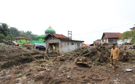 Lumpur Hambat Tim Basarnas Cari 11 Korban Banjir Lahar Dingin di Sumbar