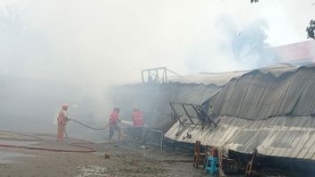 13 Kios Puskopau TNI AU di Halim Ludes Terbakar