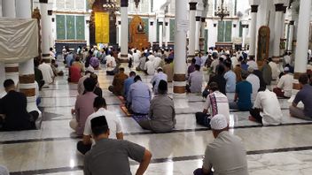 Commémoration Du Coran De Nuzulul À La Grande Mosquée D’Aceh Est Simple En Raison De L’état Pandémique COVID-19