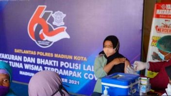 Scavengers And Homeless Get COVID-19 Vaccine Ration From Madiun City Police