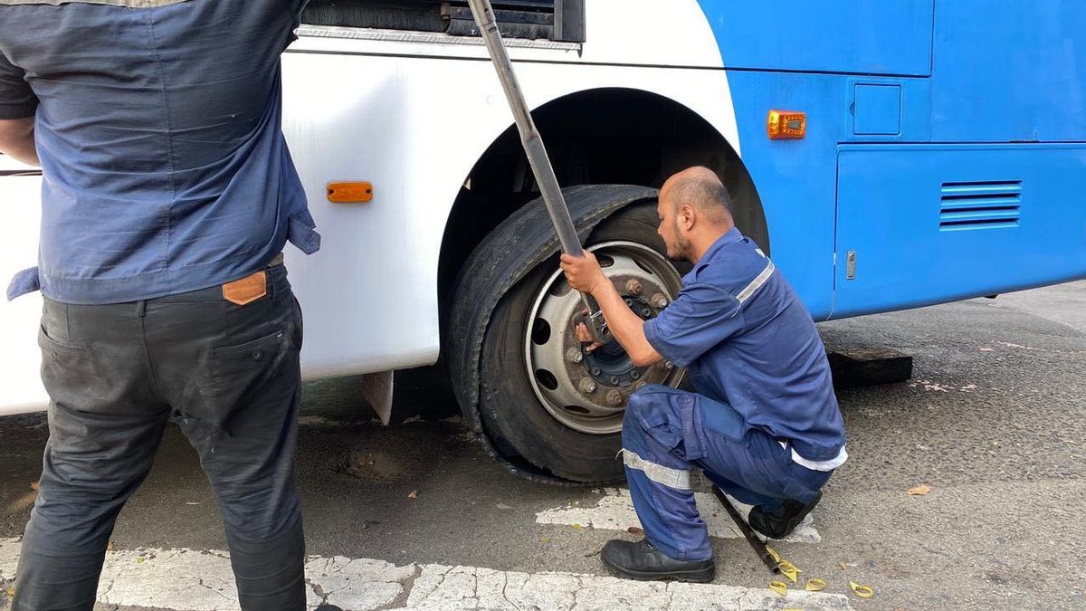 Perturbation Des Bus, Transjakarta Tepis Polda Metro Problème Utilisation Pneus Usagés, Vulcanisir