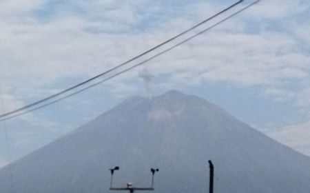 Gunung Semeru Alami 72 Gempa Erupsi dalam 24 Jam