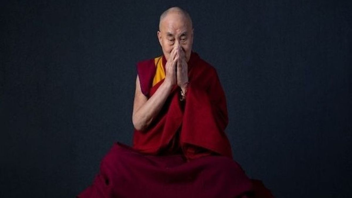 الدالاي لاما يصدر أول ألبوم موسيقي "العالم الداخلي" والهتافات تعويذة سبعة بوذا في ذلك