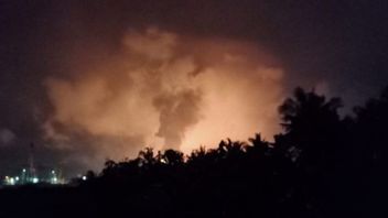 Residents Panic When Tank Fires In Pertamina Cilacap Refinery Area, Heavy Rain Power Also Goes Out