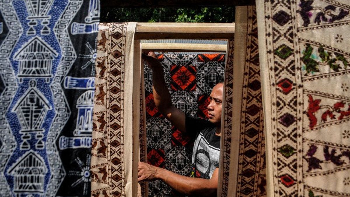 Government Asked To Ban Imports Of Cultural Products Such As Batik To Songket