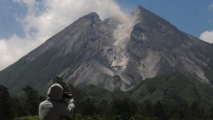 Gunung Merapi Alami 90 Kali Gempa Guguran