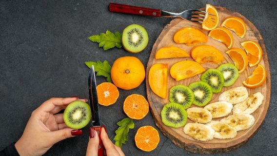 Penderita Diabetes Tipe 2 Makan Buah Lebih Banyak, Bolehkah? Kenali Jenis dan Batasannya